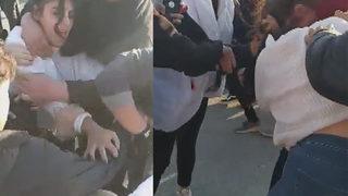 Arnavutköy'de liseli kız öğrencilerin kavgası kamerada