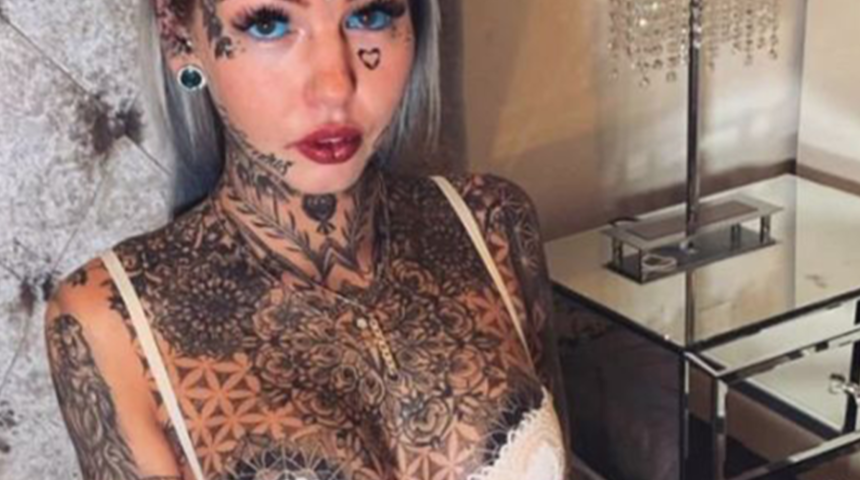 Dövme modeli Amber Luke, en yeni tasarımını sosyal medyadan görücüye çıkarttı! Takipçileri ikiye bölündü