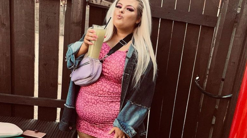 Kiloları nedeniyle eleştirilen Nicole McCurry, olumsuz yorumlara bikinili pozlarıyla cevap verdi