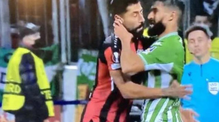Yıldız oyuncu Fekir, Kerem'i kulağından çekip yumruk attı