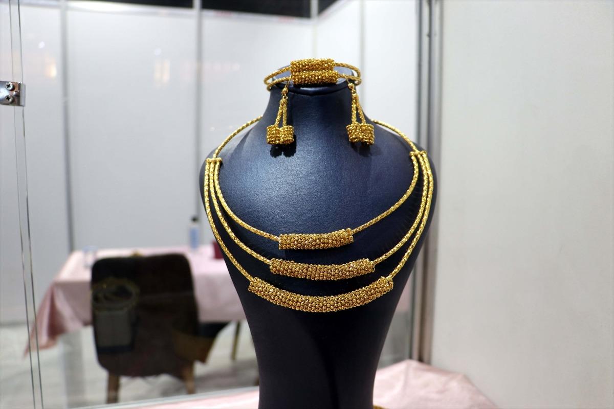 Diyarbakır'da Mezopotamya Kuyumculuk Fuarı a&ccedil;ıldı