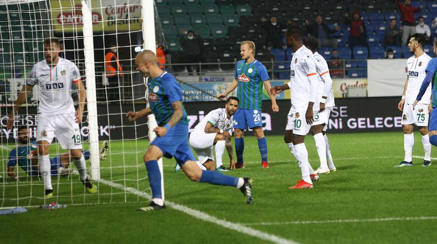 Çaykur Rizespor, Alanyaspor'un yenilmezliğini kırdı!