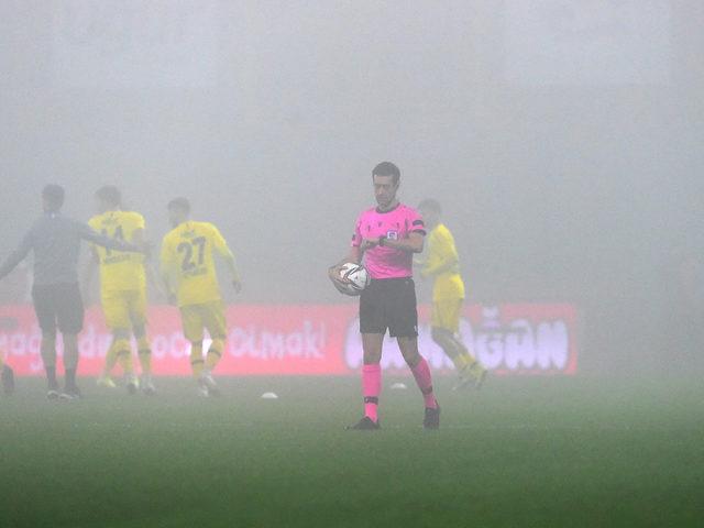 İstanbulspor-Menemenspor maçına sis engeli