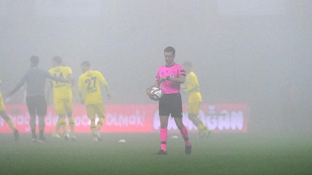 İstanbulspor-Menemenspor maçına sis engeli