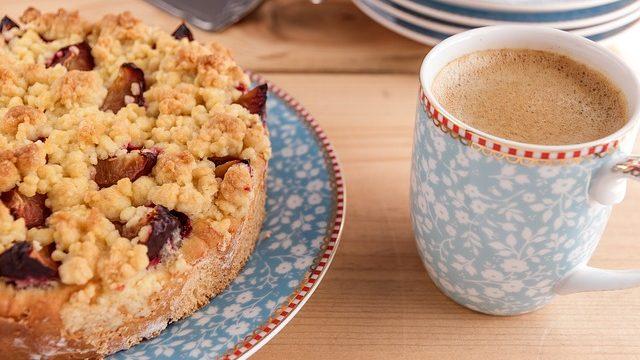 Kuru eriğin ağız sulandıran lezzeti! Yemeye doyamayacağınız kuru erikli elmalı crumble tarifi