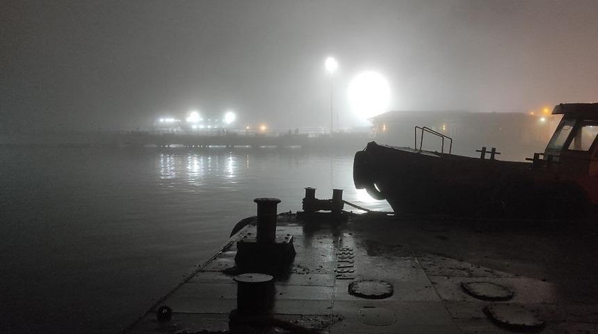 Çanakkale Boğazı yoğun sis nedeniyle gemi trafiğine kapandı