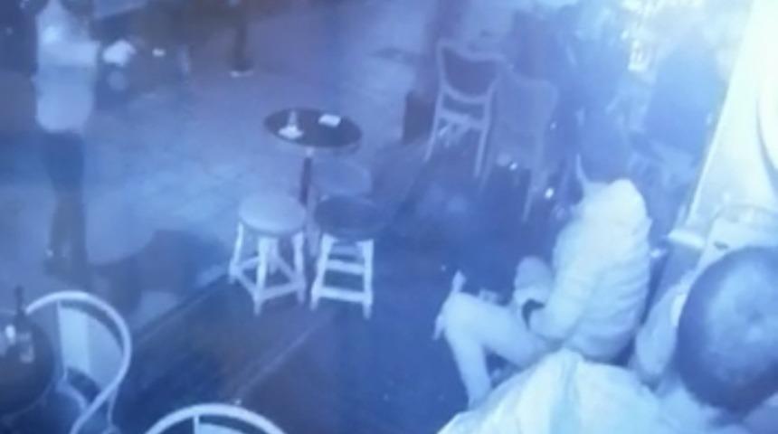 Taksim'de dehşet! Bar kapısında kurşun yağdırdı