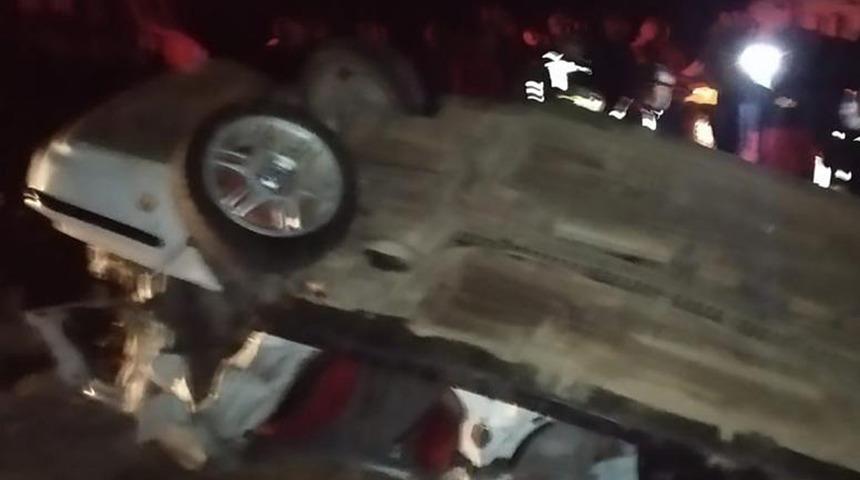 Antalya'da feci kaza! 15 yaşındaki sürücü, otomobille direğe çarptı: 2 ölü, 2 yaralı