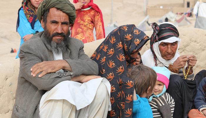 Afganistan'da yaşam mücadelesi veren aileler çocuklarını satıyor: Başka çarem yok!