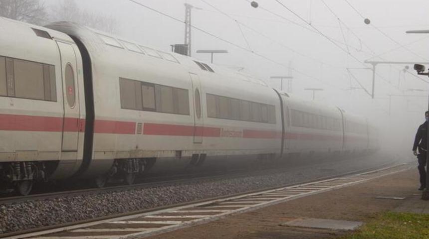 Almanya'da hızlı trende bıçaklı saldırı! Çok sayıda yaralı var