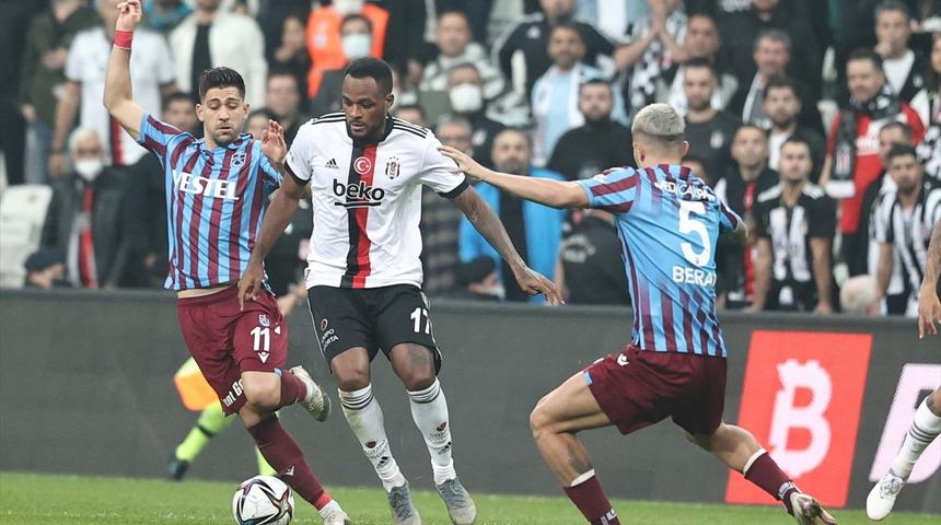Bakasetas, Beşiktaş maçında sakatlandı