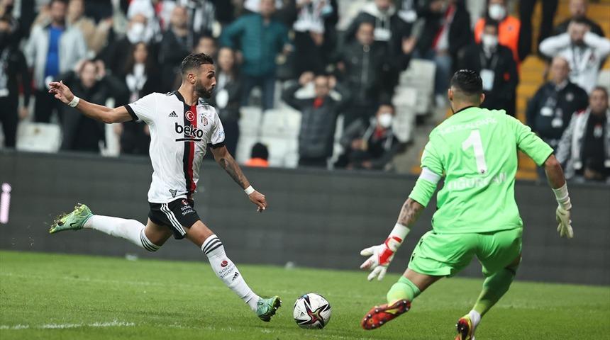 Maç bitti, Uğurcan Çakır kırmızı kart gördü