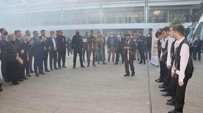 AK Parti Grup Başkanvekili Ünal, Trabzon'da gençlerle bir araya geldi: