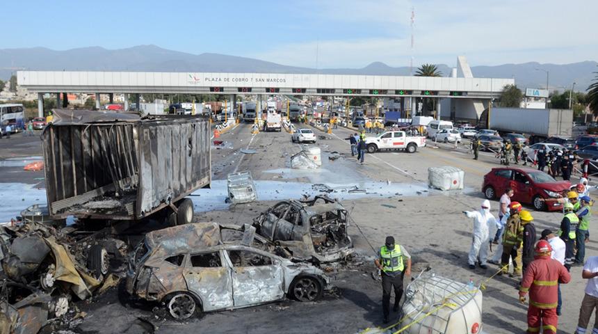 Meksika'da freni arızalanan kamyon dehşet saçtı! 19 ölü