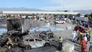 Meksika'da freni arızalanan kamyon dehşet saçtı! 19 ölü