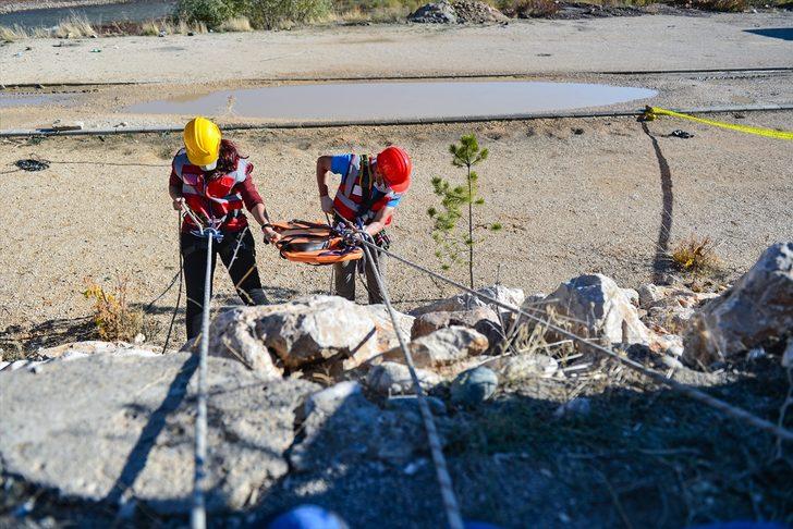 Arama kurtarma gönüllüleri sıkı eğitimlerle tecrübe kazanıyor G1
