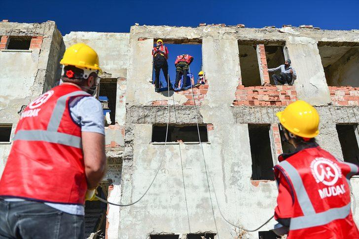 Arama kurtarma gönüllüleri sıkı eğitimlerle tecrübe kazanıyor G5