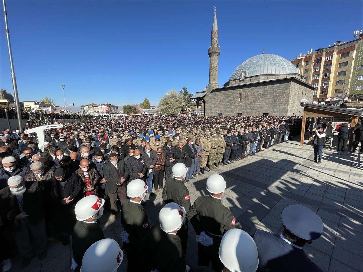 Silah kazası sonucu şehit olan asker Erzurum'da son yolculuğuna uğurlandı