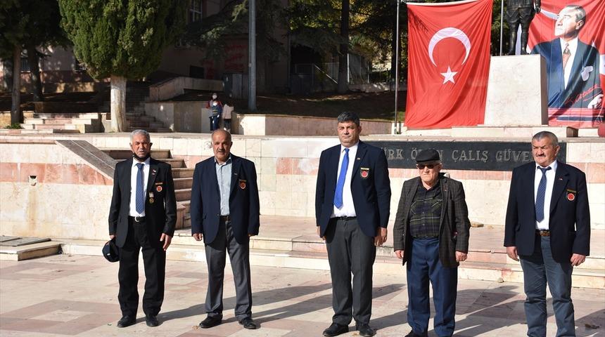 Bilecik'te şehit aileleri ve gaziler, İYİ Parti'li T&uuml;rkkan'ı kınadı