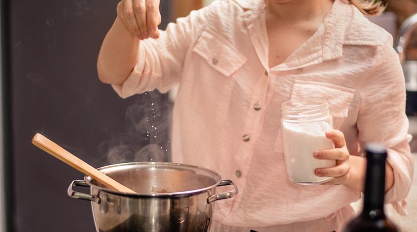 Yıllardır yanlış yapıyor olabilirsiniz! Ufak gibi görünse de yemeklerin lezzetini kaçıran hatalar