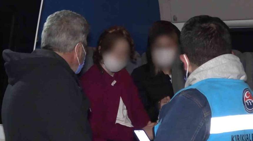 Riskli gruptaki iki arkadaş otobüste seyahat ederken yakalandı