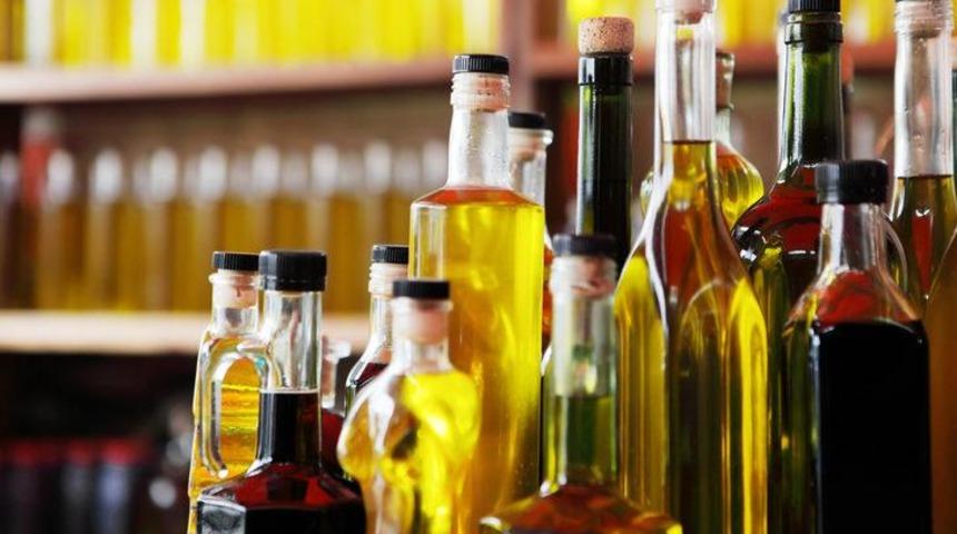 Yapış yapış olan yağ şişelerinden kurtulmanın kolay &ccedil;&ouml;z&uuml;mleri var! Yağ şişeleri nasıl temizlenir?