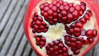 Çarşıdan bir tane alıp eve gelince içinde binbir derdin şifasını bulabileceğiniz narla yapılan lezzetli tarifler