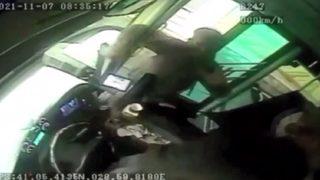 Dehşete düşüren anlar! Cebindeki ruhsat ölümden kurtardı