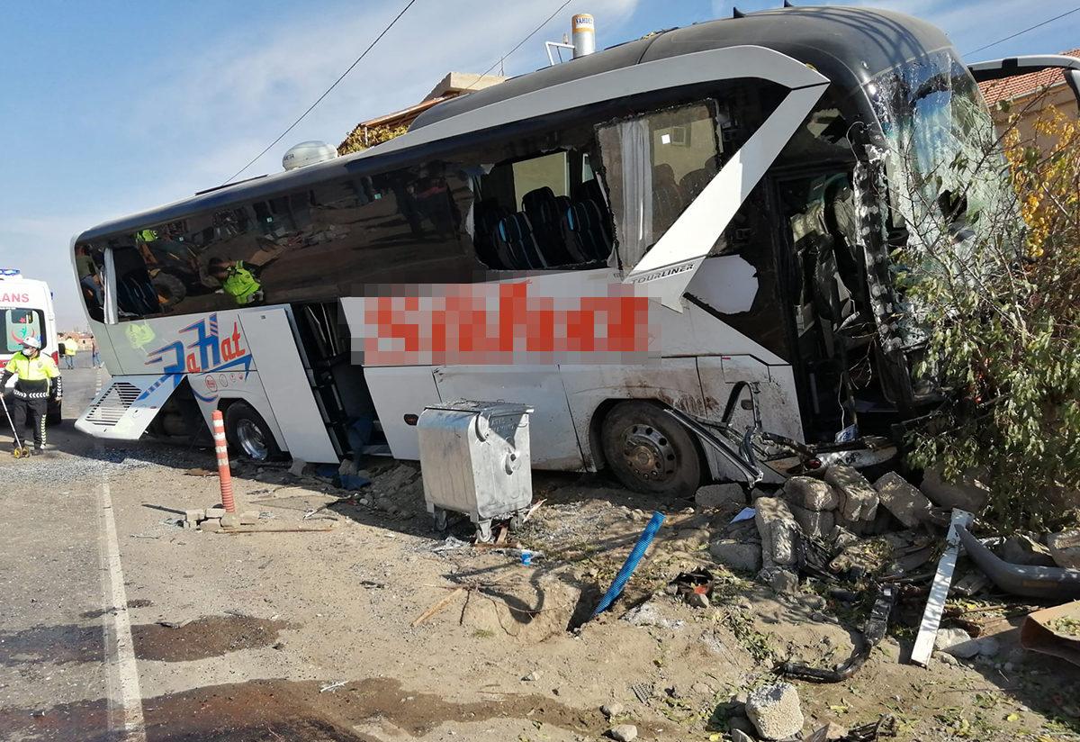 kayseri de korkunc kaza yolcu otobusu ile kamyonet carpisti 1 olu 11 yarali son dakika haberler