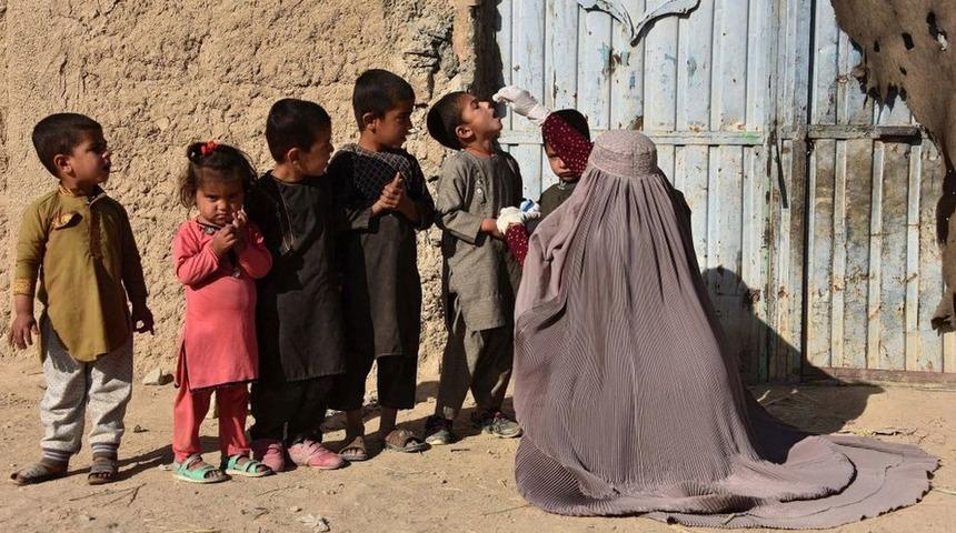 Afganistan'da Taliban'ın onayıyla ülke çapında çocuk felci aşısı kampanyası