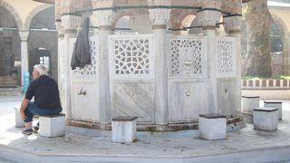 Kocaeli'de Mimar Sinan'ın yaptığı caminin şadırvanındaki tarihi musluklar çalındı