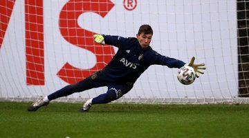 Fenerbahçe'de kaleci krizi! Derbide kaleye 2003'lü eldiven