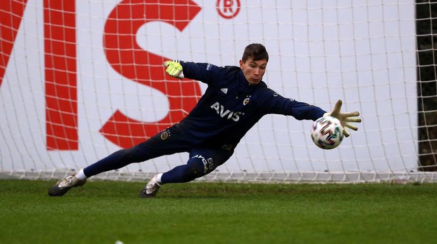 Fenerbahçe'de kaleci krizi! Derbide kaleye 2003'lü eldiven
