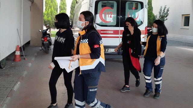 GÜNCELLEME - Manisa'da 76 öğrenci zehirlenme şüphesiyle hastaneye kaldırıldı