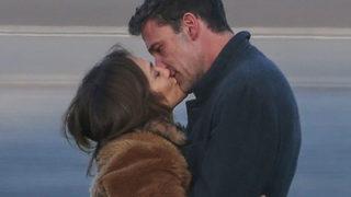 Jennifer Lopez ile Ben Affleck liseli aşıklar gibi 