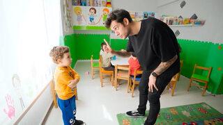 Orkun Işıtmak son YouTube videosunda 'kreş öğretmeni' oldu! Twitter'da tepki yağdı