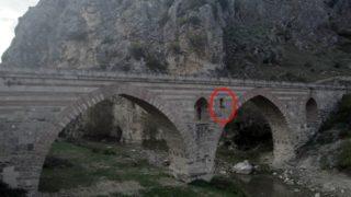 Kemerinde mescit bulunan 7 asırlık köprü şaşkınlık yaratıyor