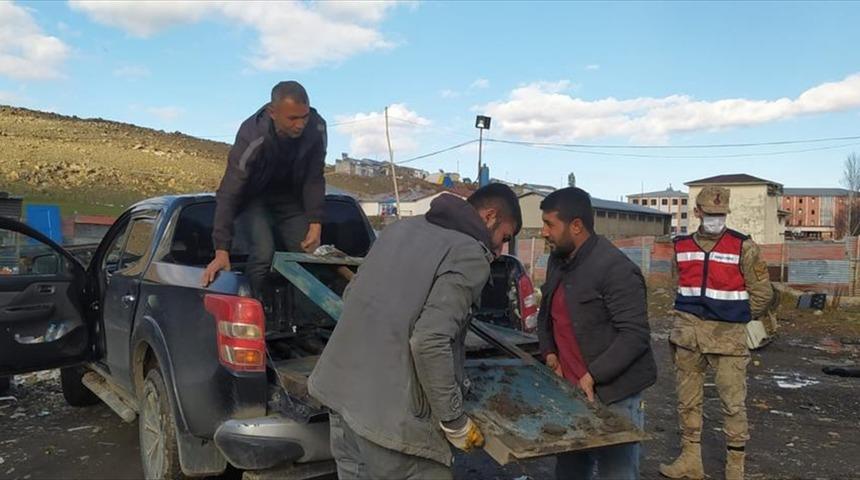 Kars'ta sulama kanalından demir kapak çaldıkları iddiasıyla 2 kişi gözaltına alındı