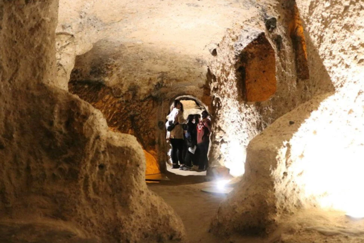 Doğal atmosferiyle büyülüyor! Kaymaklı Yer Altı Şehri turistleri gizemli yolculuğa çıkarıyor G4