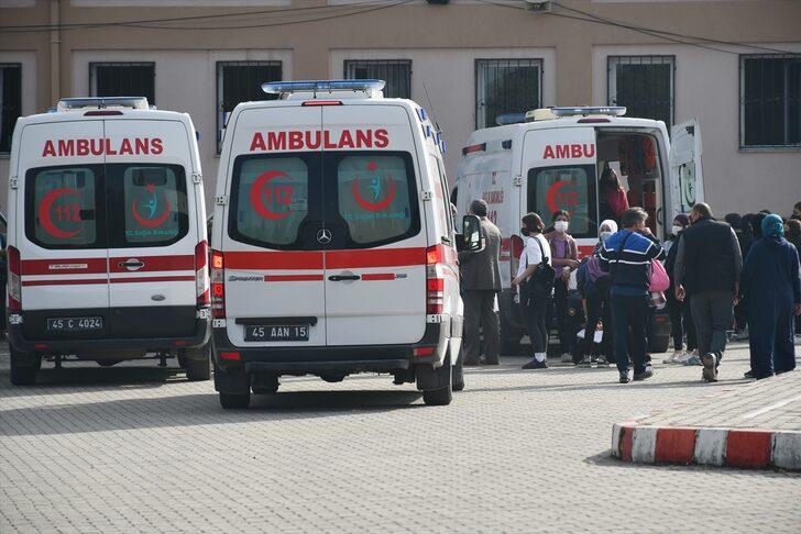 GÜNCELLEME - Manisa'da 76 öğrenci zehirlenme şüphesiyle hastaneye kaldırıldı G2