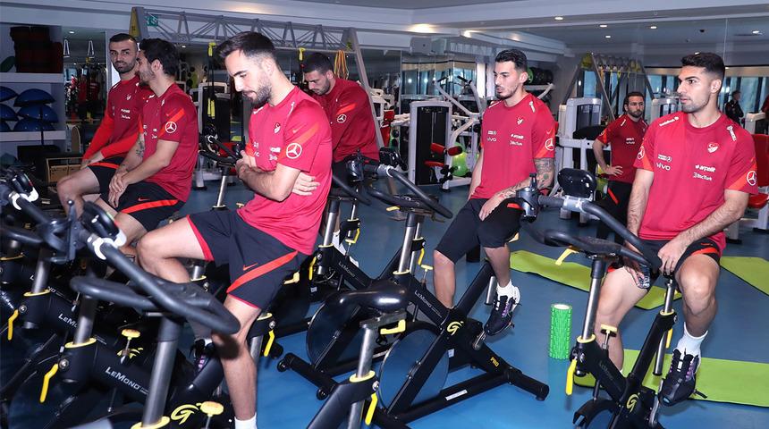 A Milli Futbol Takımı, Cebelitarık ve Karadağ maçlarının hazırlıklarına başladı