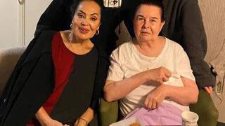 Türkan Şoray'dan hastanede tedavi gören Fatma Girik'e ziyaret