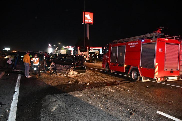 İzmir'de iki hafif ticari araç çarpıştı, 1 kişi öldü, 3 kişi yaralandı G4