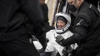 Başardılar! 4 astronot, SpaceX'in uzay aracı ile eve döndü