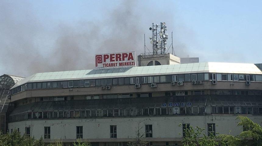 Perpa'da d&uuml;kkanlar doluyor