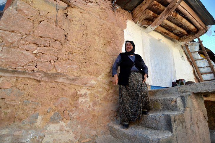Konya'daki depremde evi hasar gören aile yaşadıklarını anlattı G3