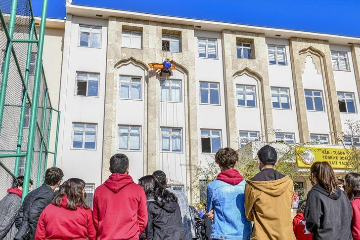 Van'daki 1553 okulda aynı anda deprem tatbikatı yapıldı G3