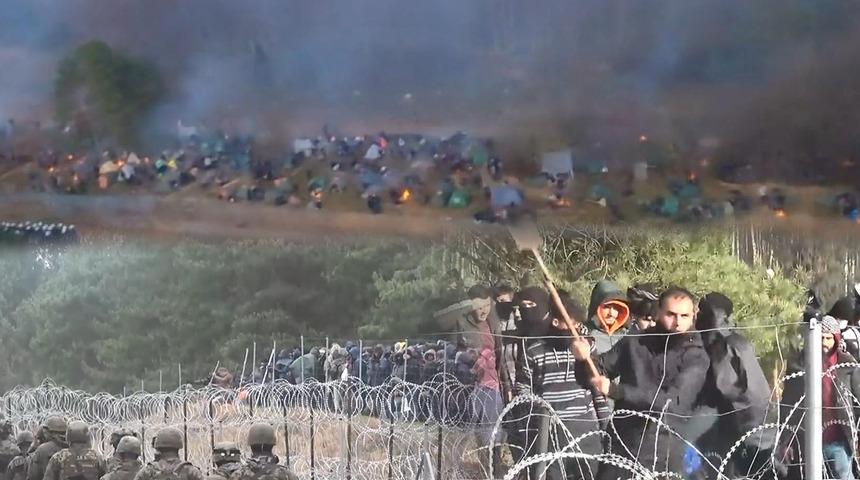 Polonya ve Belarus sınırında göçmen krizi! NATO'dan açıklama