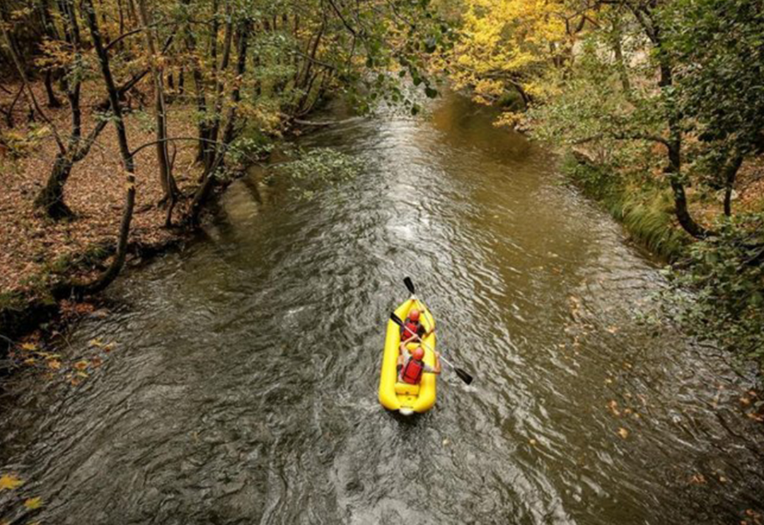 Doğa ve macera severler akın etti! Marmara&rsquo;daki rafting parkuru yerli ve yabancı turistlerle doldu