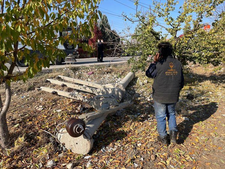 GÜNCELLEME - Konya'da belediye otobüsünün elektrik direğine çarpması sonucu 17 kişi yaralandı G5